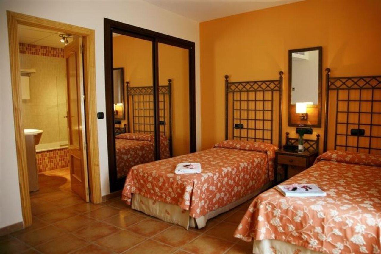 Hotel Ele Santabarbara Castilleja de la Cuesta Exterior foto