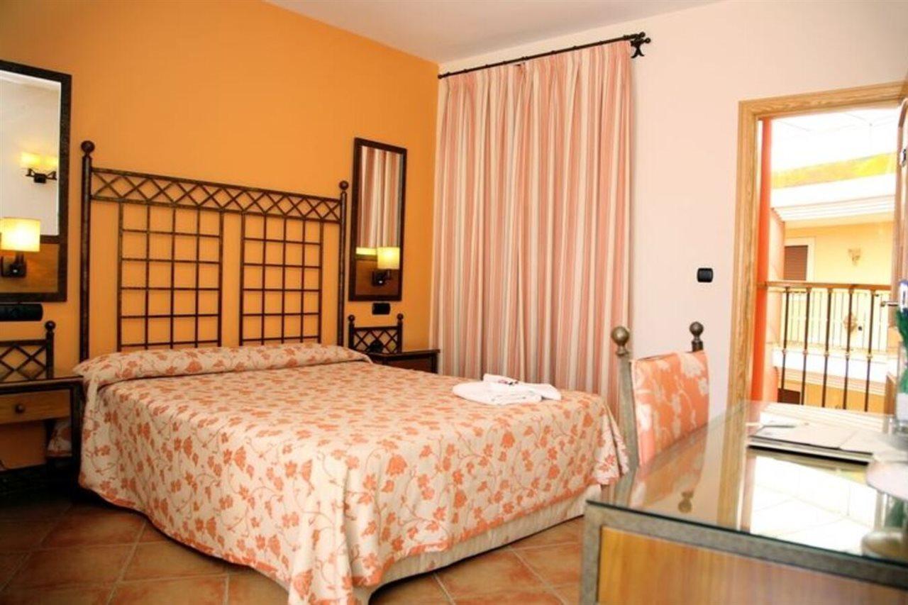 Hotel Ele Santabarbara Castilleja de la Cuesta Exterior foto