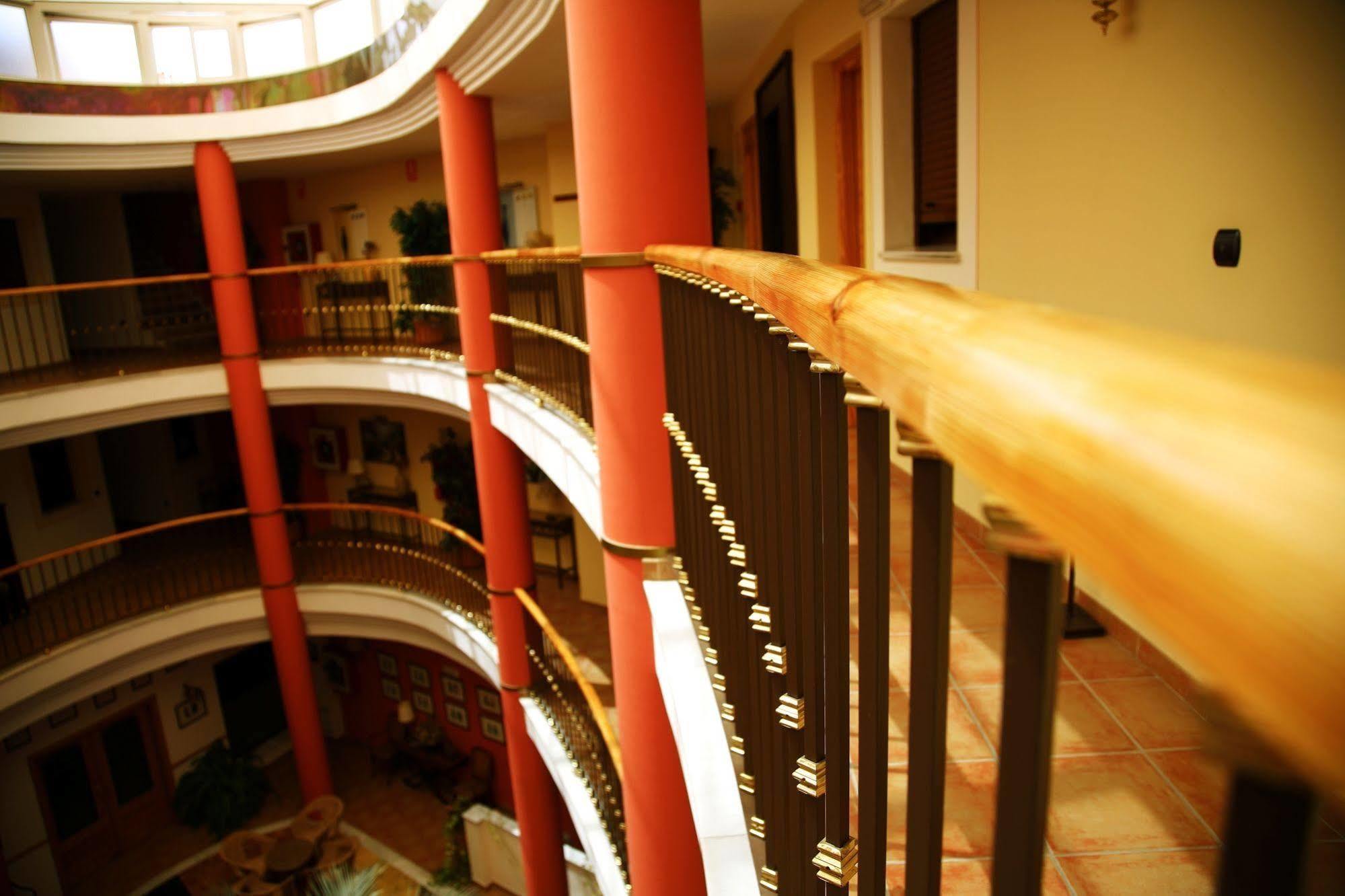 Hotel Ele Santabarbara Castilleja de la Cuesta Exterior foto